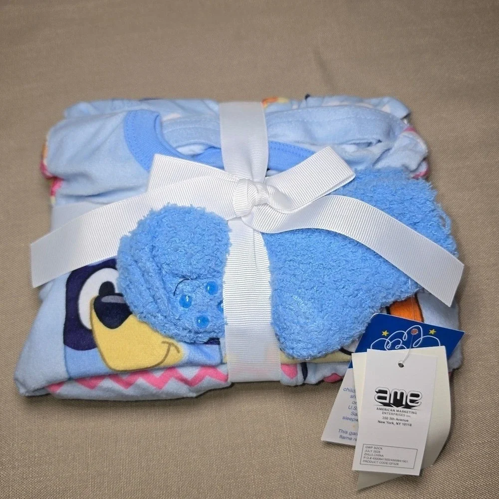 Bluey Toddler 3 Piece Pajama and Sock Set Blue Fleece Holiday 4T NEW